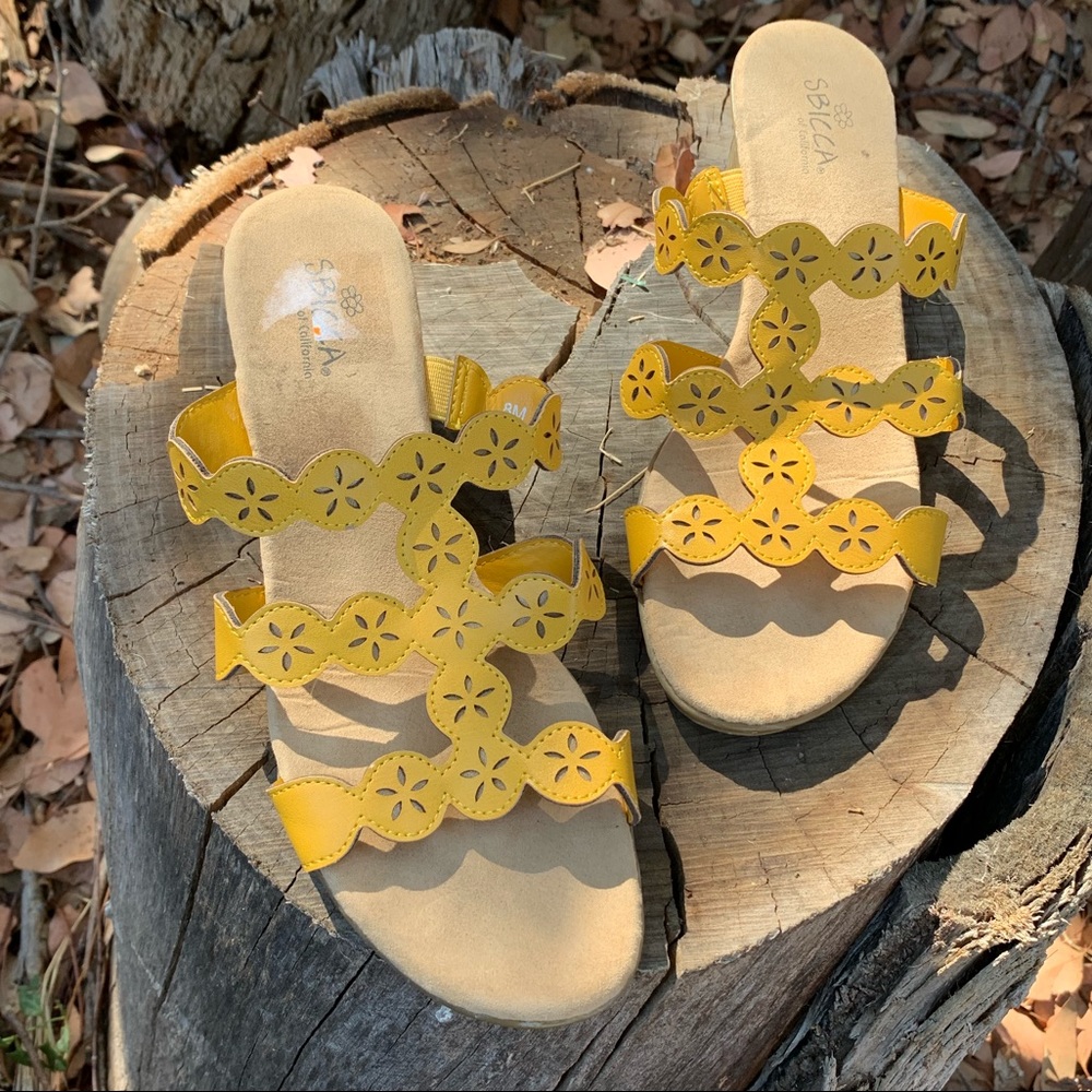 Sandals - Picture 2 of 6